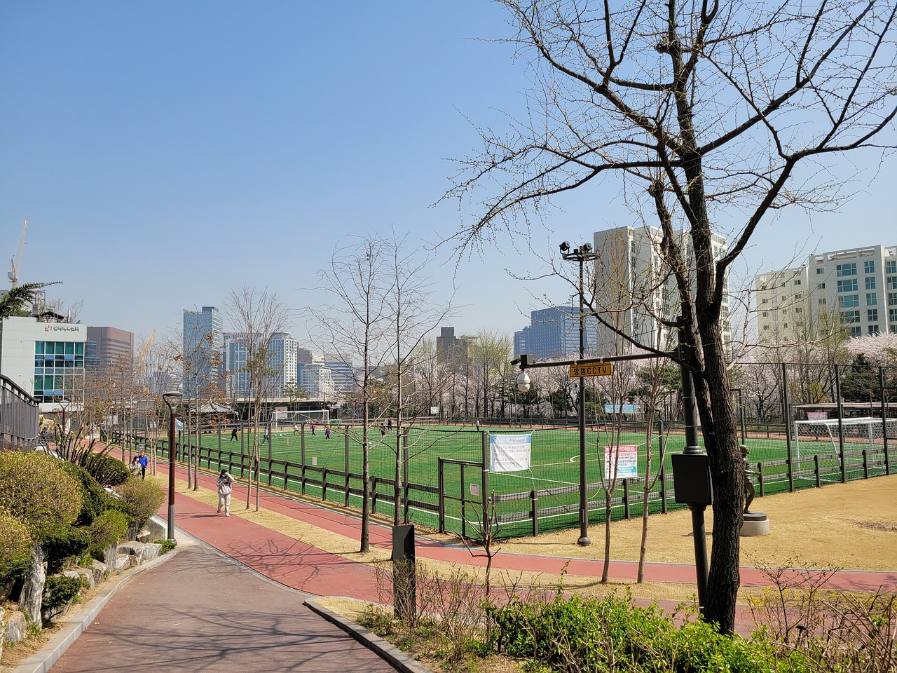 利用地图指 利用地图指